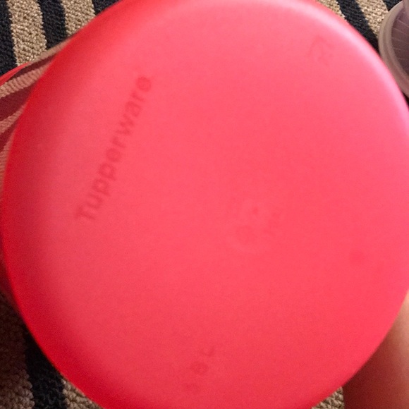 Tupperware pitcher - Picture 6 of 7